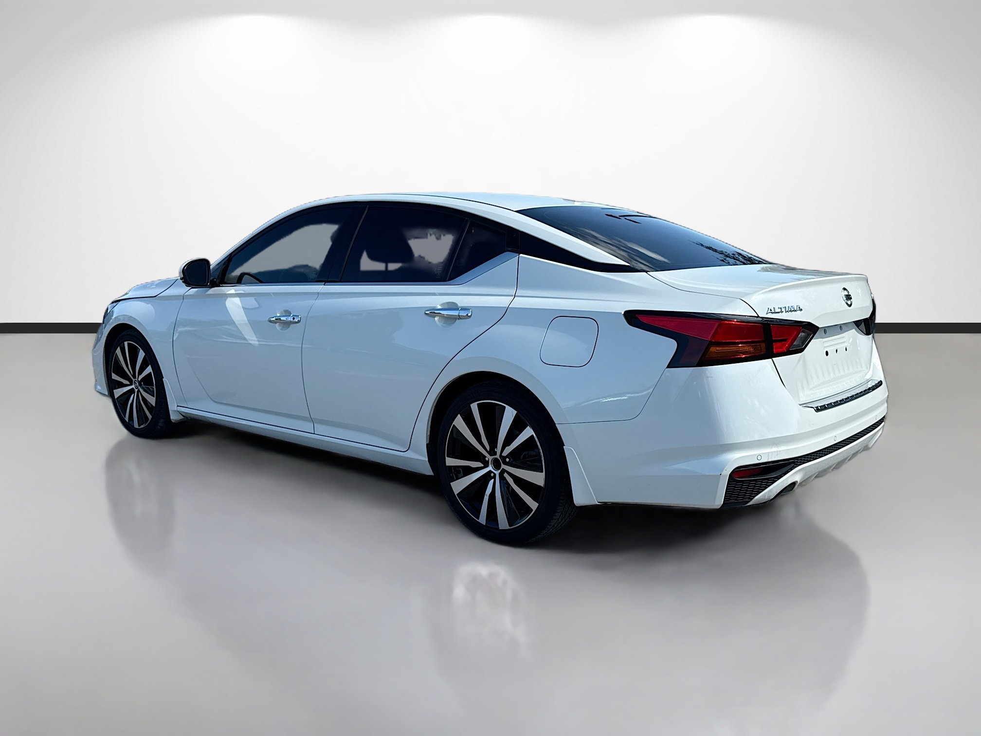 Used 2020 Nissan Altima 2.5 Platinum image 3