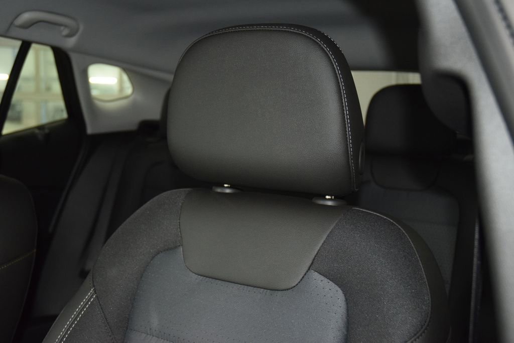 New 2026 Chevrolet Trax LT w/ Midnight Edition FWD image 38
