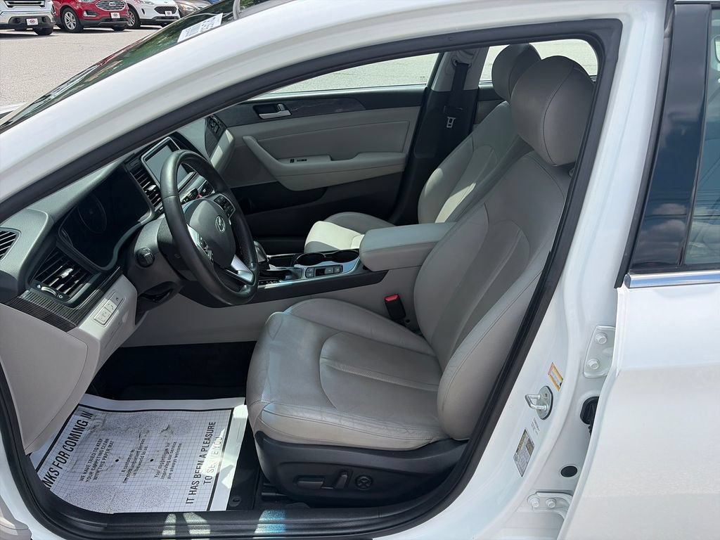 Used 2019 Hyundai Sonata Limited w/ Ultimate Package 02 FWD image 10