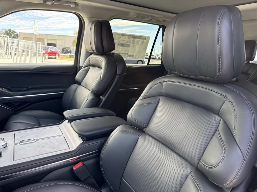 New 2026 Lincoln Navigator Reserve AWD/4WD image 24