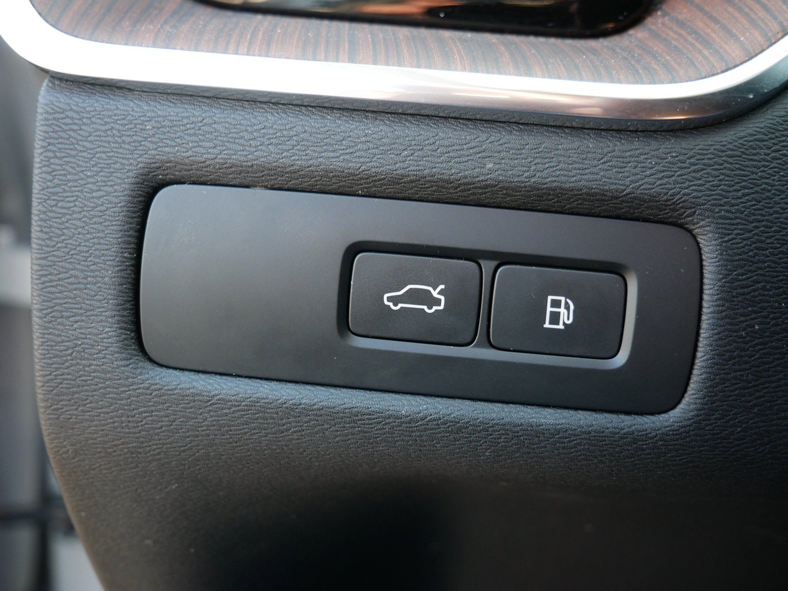 Certified 2024 Volvo XC60 T8 Plus w/ Climate Package AWD/4WD image 27