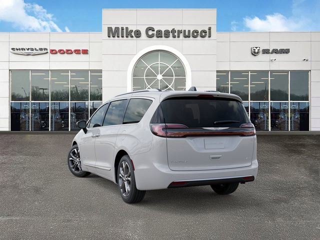 New 2026 Chrysler Pacifica Pinnacle image 4