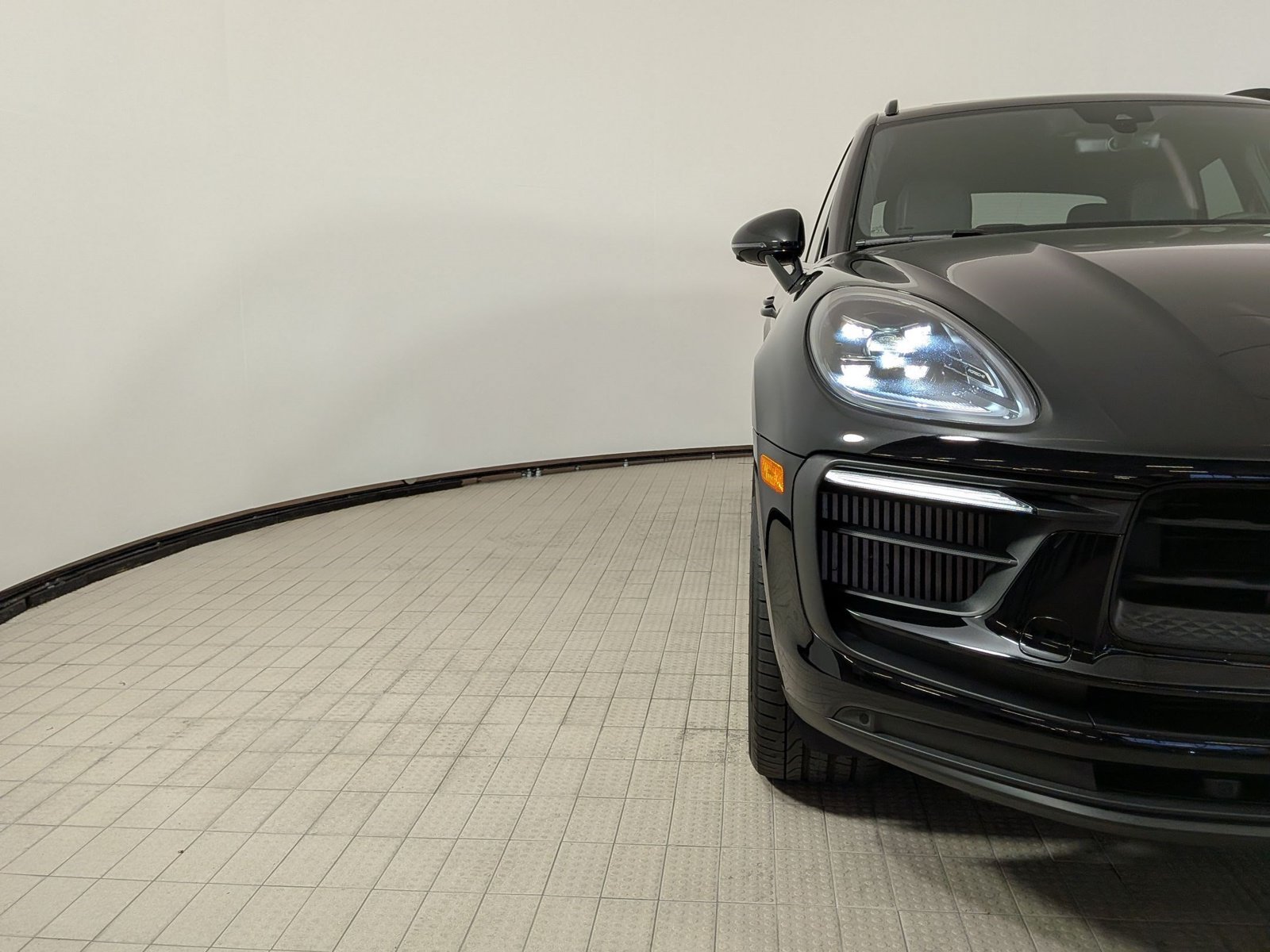 Certified 2025 Porsche Macan S AWD/4WD image 12