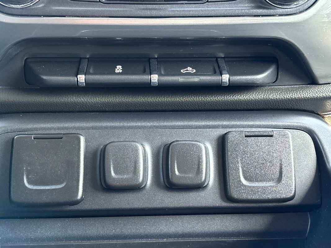 Used 2016 Chevrolet Silverado 2500 LTZ image 36