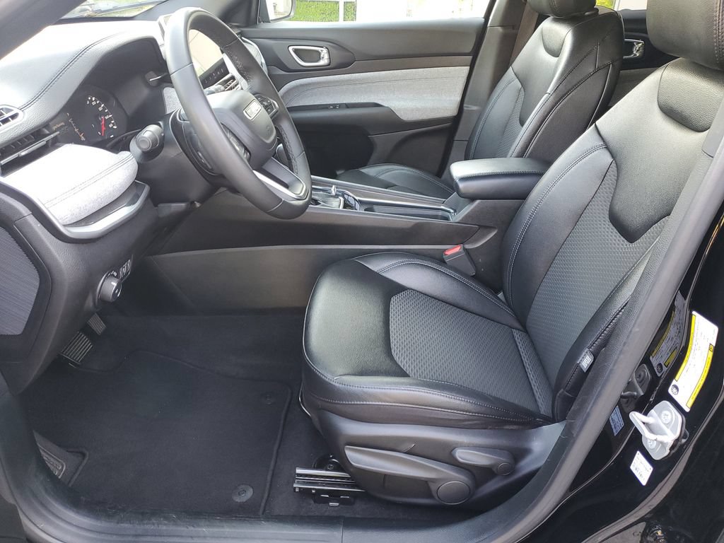 Used 2024 Jeep Compass Latitude AWD/4WD image 17