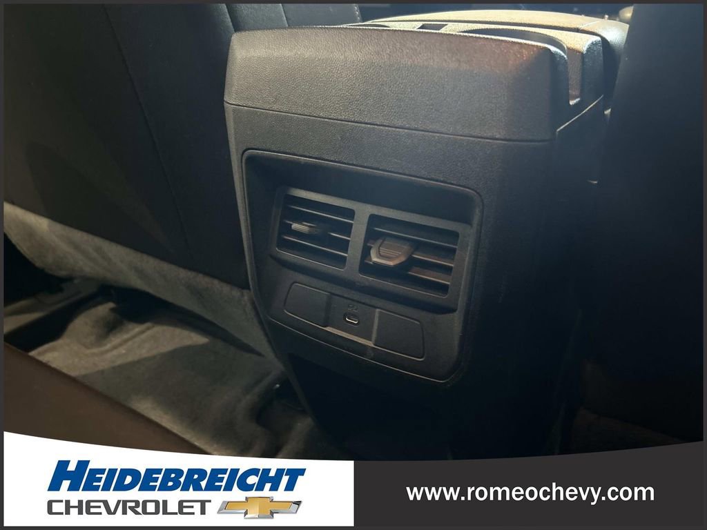 Used 2023 Chevrolet Colorado LT w/ LT Convenience Package II AWD/4WD image 17