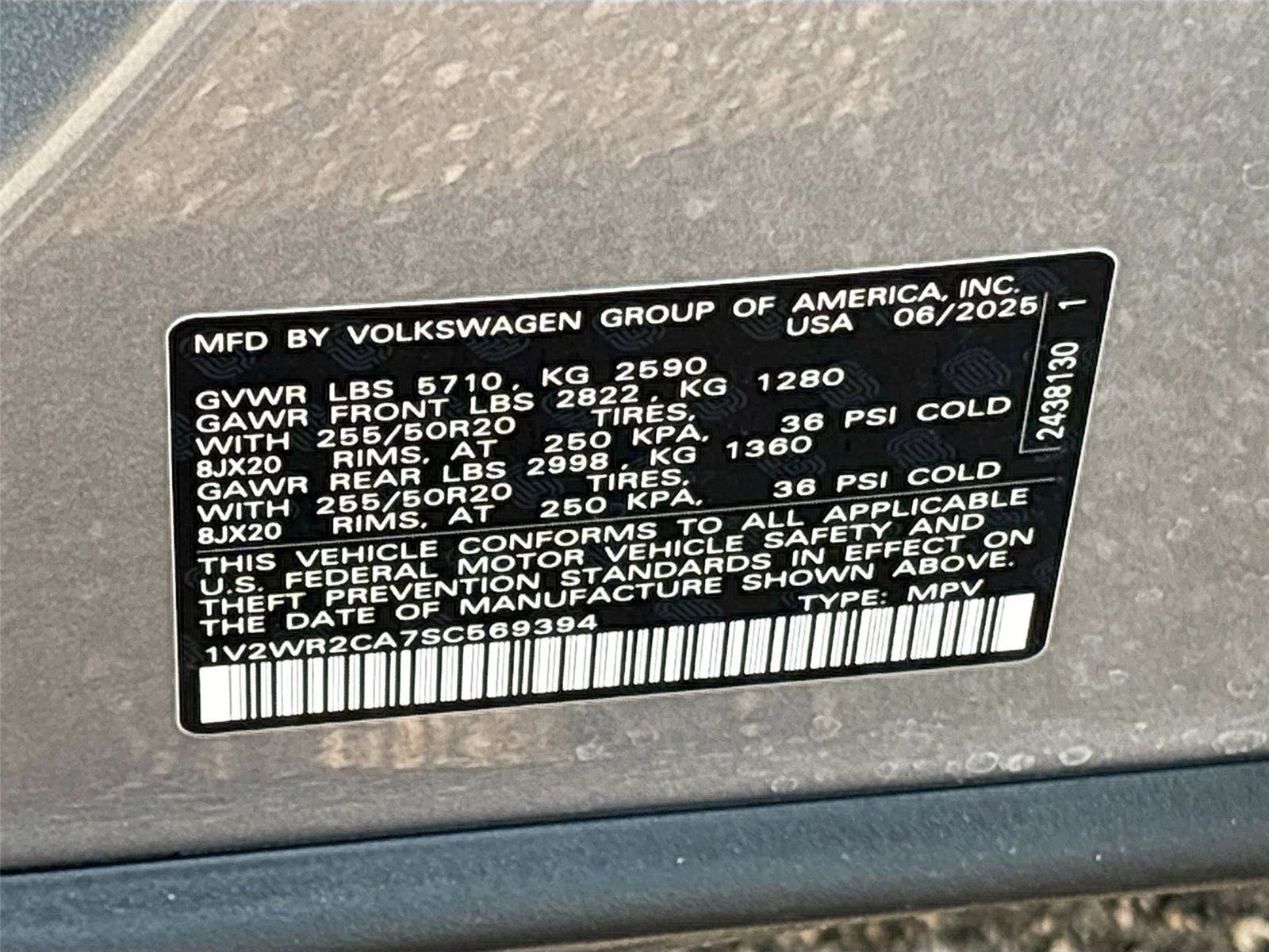 Used 2025 Volkswagen Atlas SE image 31