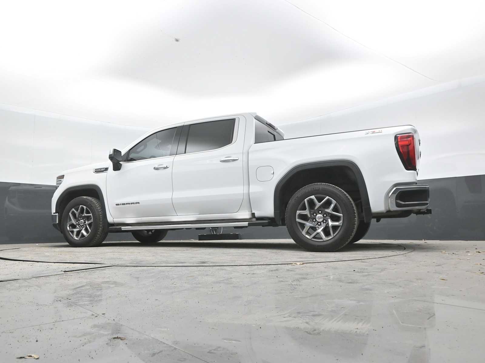 Used 2023 GMC Sierra 1500 SLT w/ SLT Premium Package AWD/4WD image 24