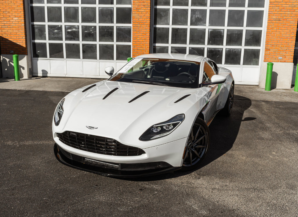 Used 2018 Aston Martin DB11 V12 RWD image 2