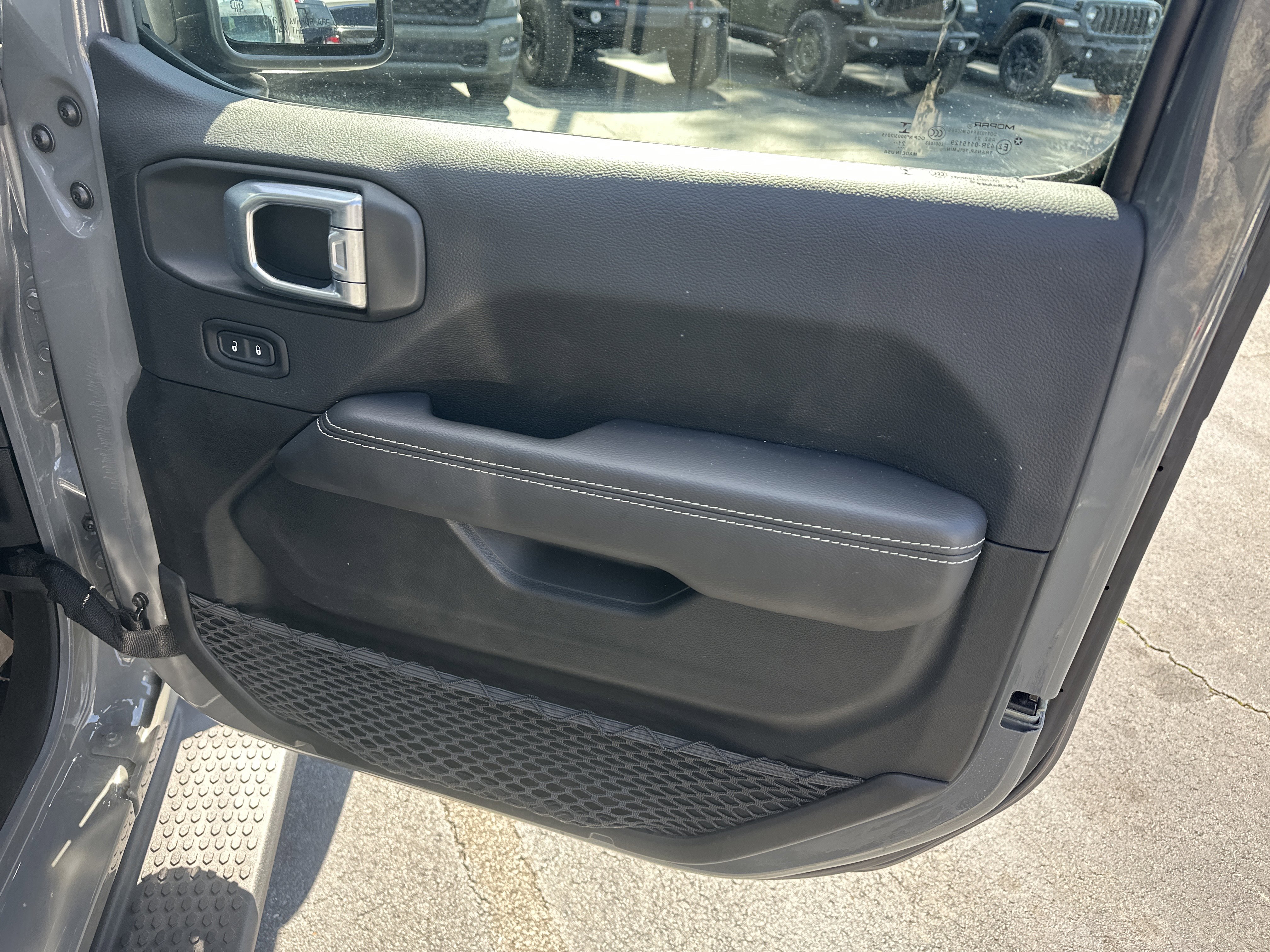 Used 2021 Jeep Wrangler Unlimited Sahara w/ Cold Weather Group image 17