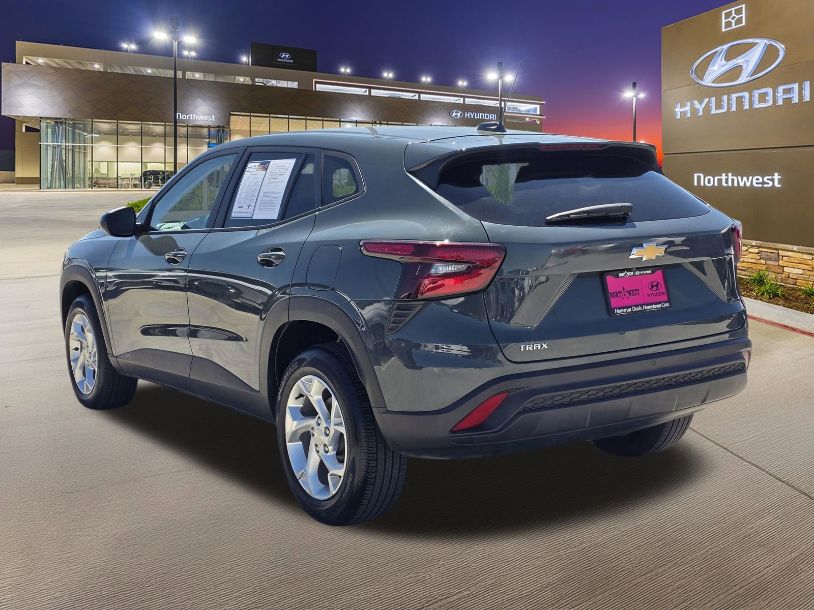 Used 2025 Chevrolet Trax LS w/ LS Convenience Package image 9