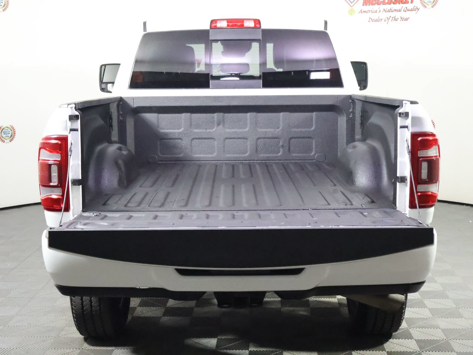 Used 2024 RAM 2500 Laramie w/ Safety Group AWD/4WD image 10