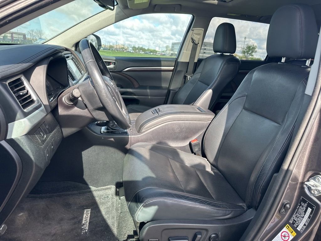 Used 2014 Toyota Highlander Limited AWD/4WD image 16