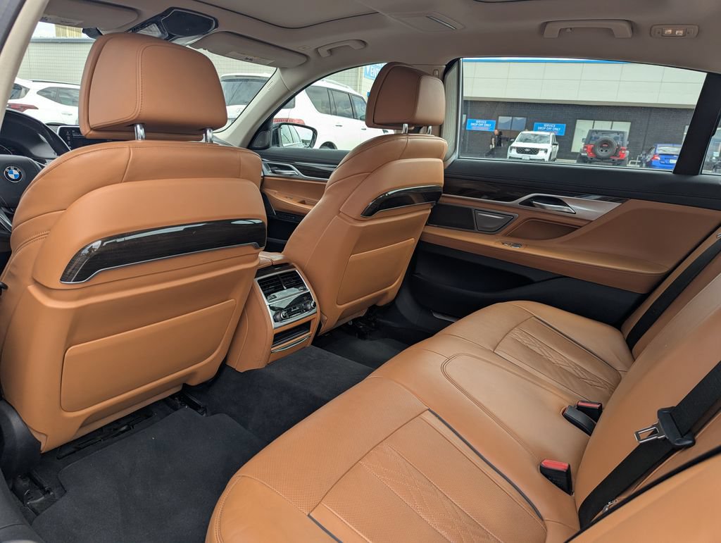 Used 2022 BMW 740i w/ Premium Package RWD image 32