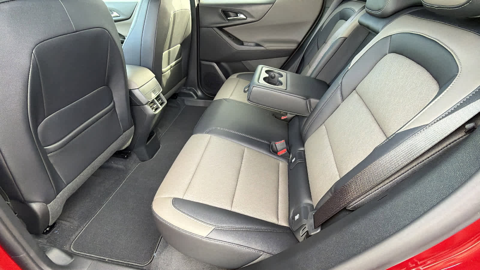 New 2026 Chevrolet Equinox LT w/ Convenience Package II image 24