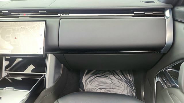 Used 2025 Land Rover Range Rover SE AWD/4WD image 35