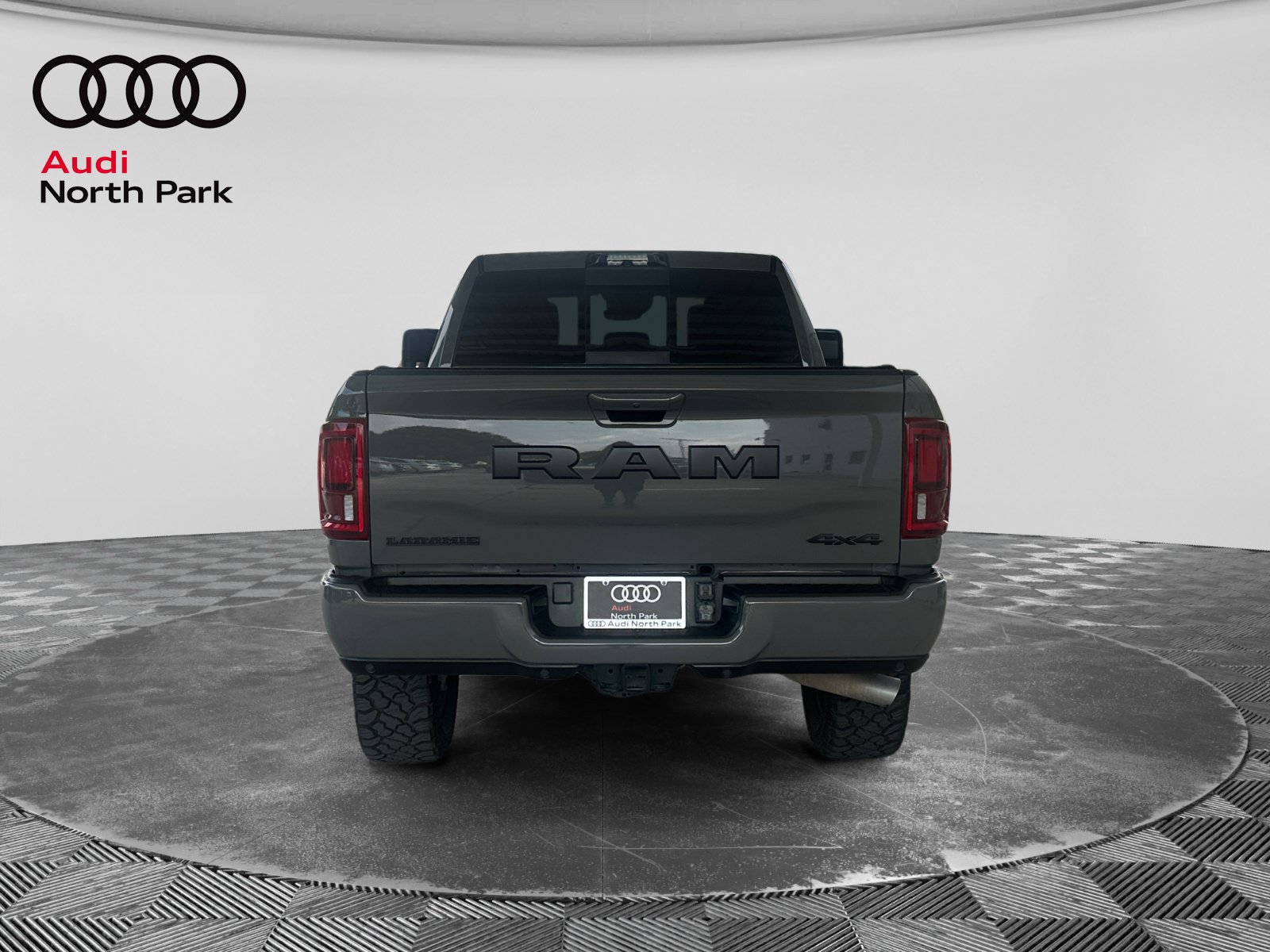 Used 2025 RAM 2500 Laramie AWD/4WD image 4