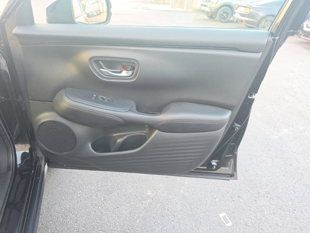 Used 2025 Honda HR-V LX image 30