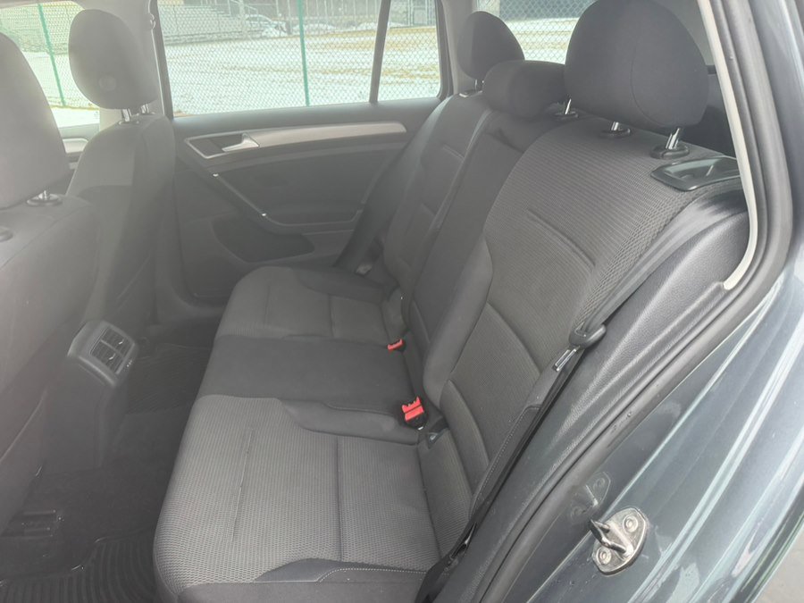 Used 2017 Volkswagen Golf S image 10