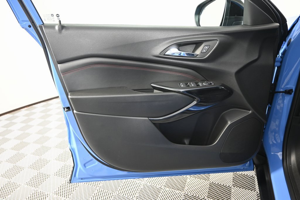 Used 2024 Chevrolet Trax RS w/ Sunroof Package image 18