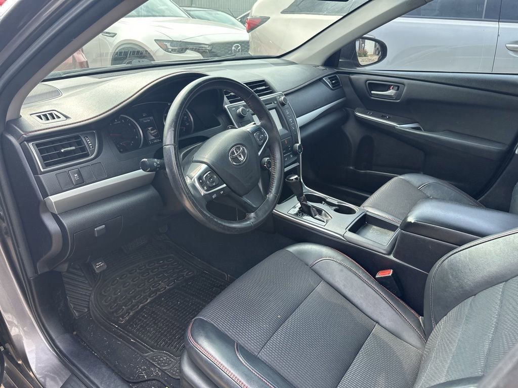 Used 2017 Toyota Camry SE FWD image 6