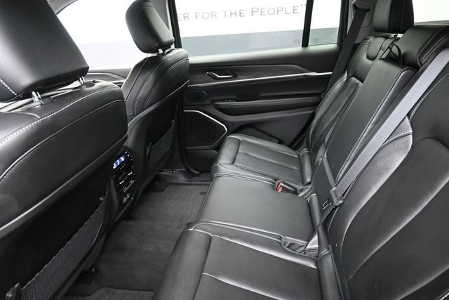 Used 2024 Jeep Grand Cherokee L Limited w/ Black Appearance Package AWD/4WD image 23