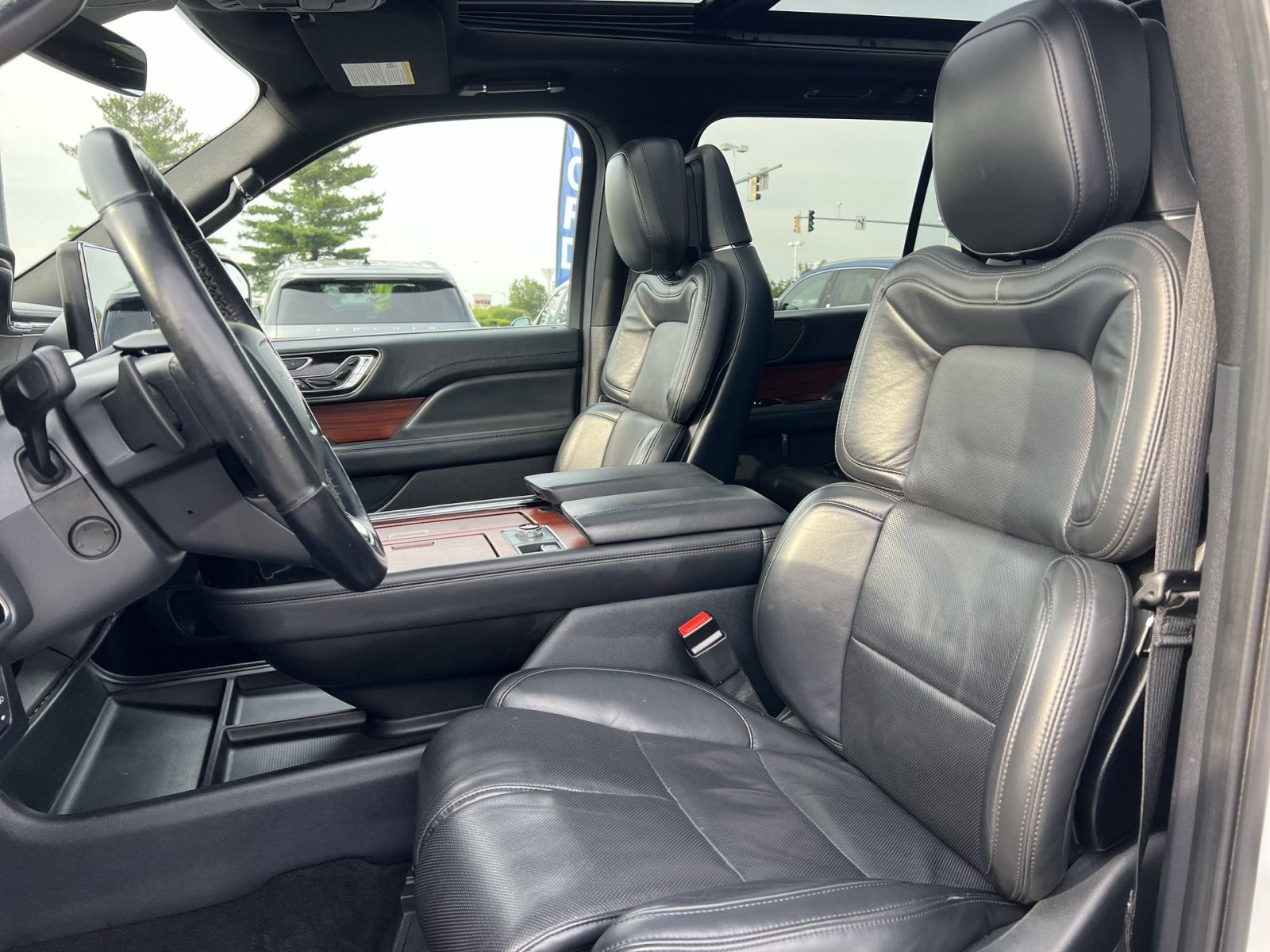 Used 2023 Lincoln Navigator Reserve AWD/4WD image 21
