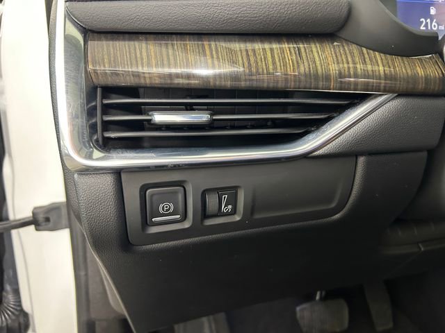 Used 2023 Cadillac XT4 Premium Luxury FWD image 19