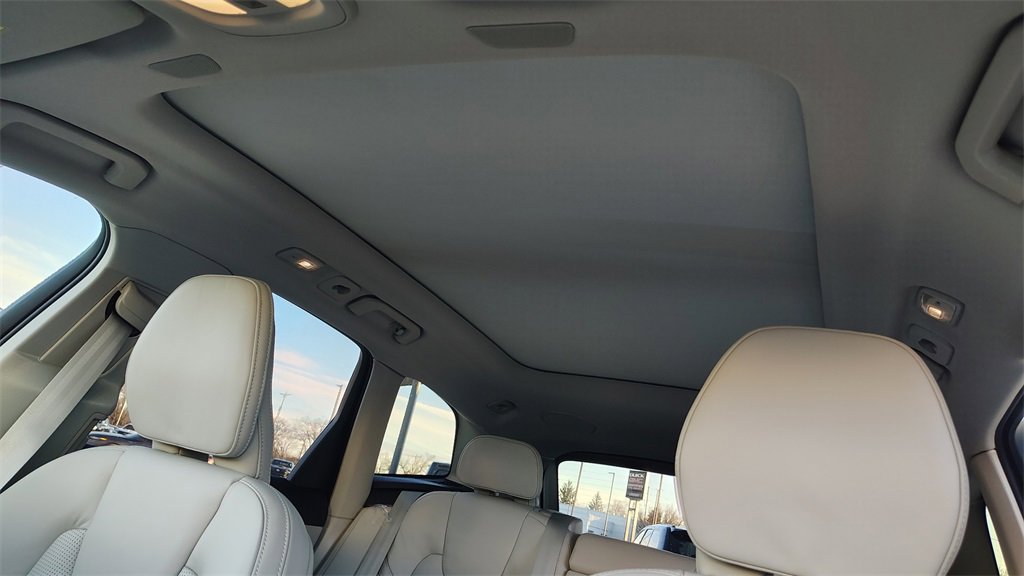 New 2026 Volvo XC60 B5 Ultra w/ Climate Package image 27