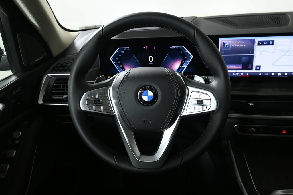 Used 2027 BMW X7 xDrive40i AWD/4WD image 18