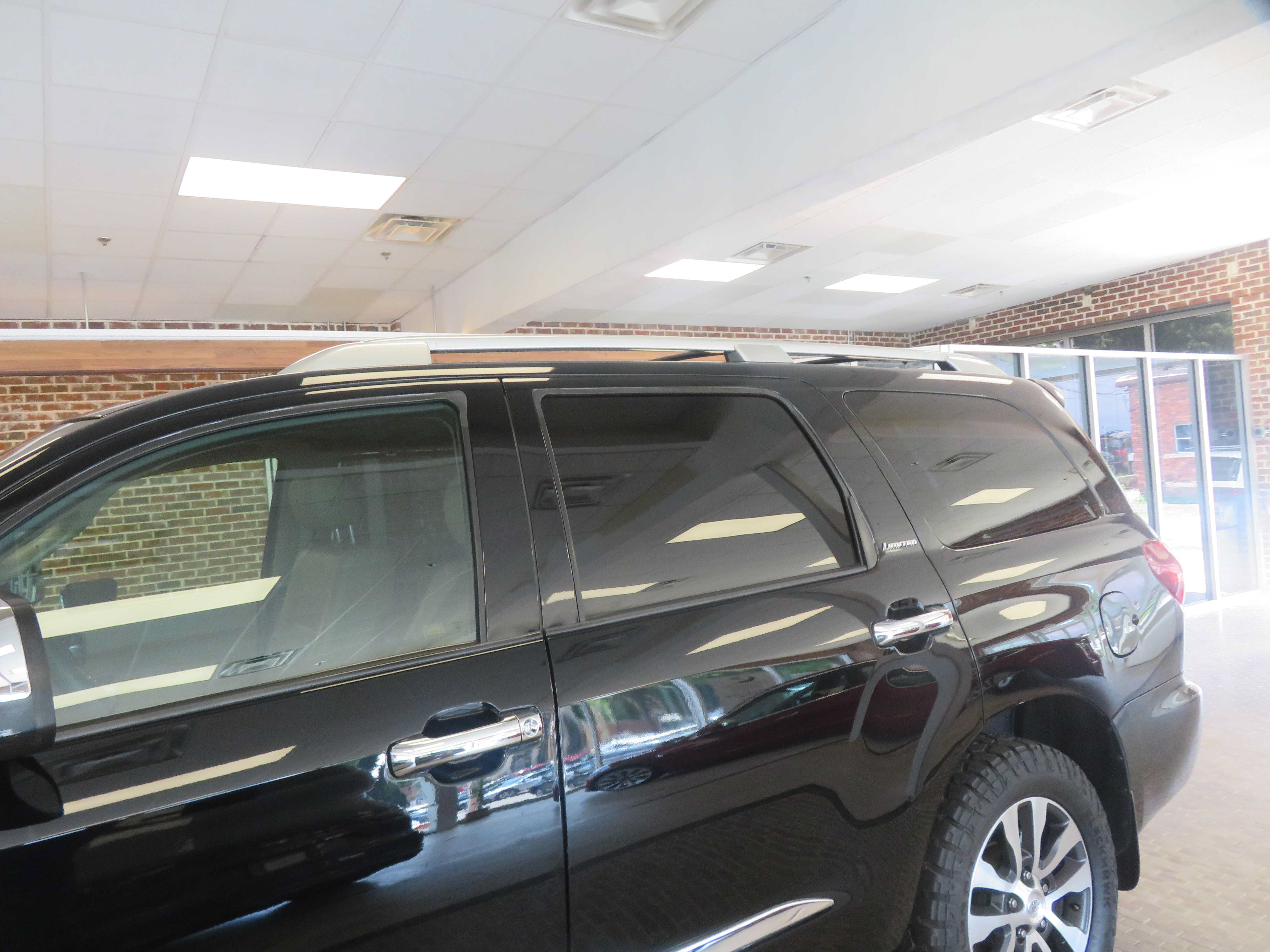 Used 2018 Toyota Sequoia Limited w/ Safety & Convenience Package AWD/4WD image 90
