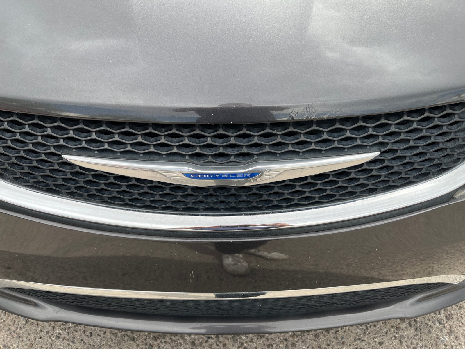 Used 2018 Chrysler Pacifica Touring Plus w/ Tire & Wheel Group FWD image 29