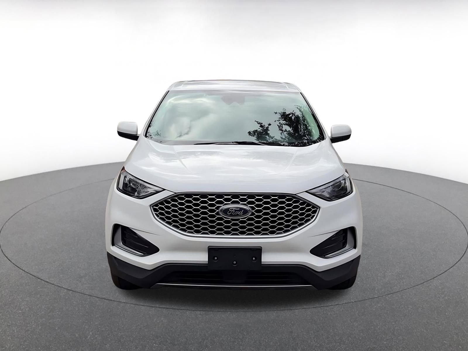 Used 2024 Ford Edge SEL image 4