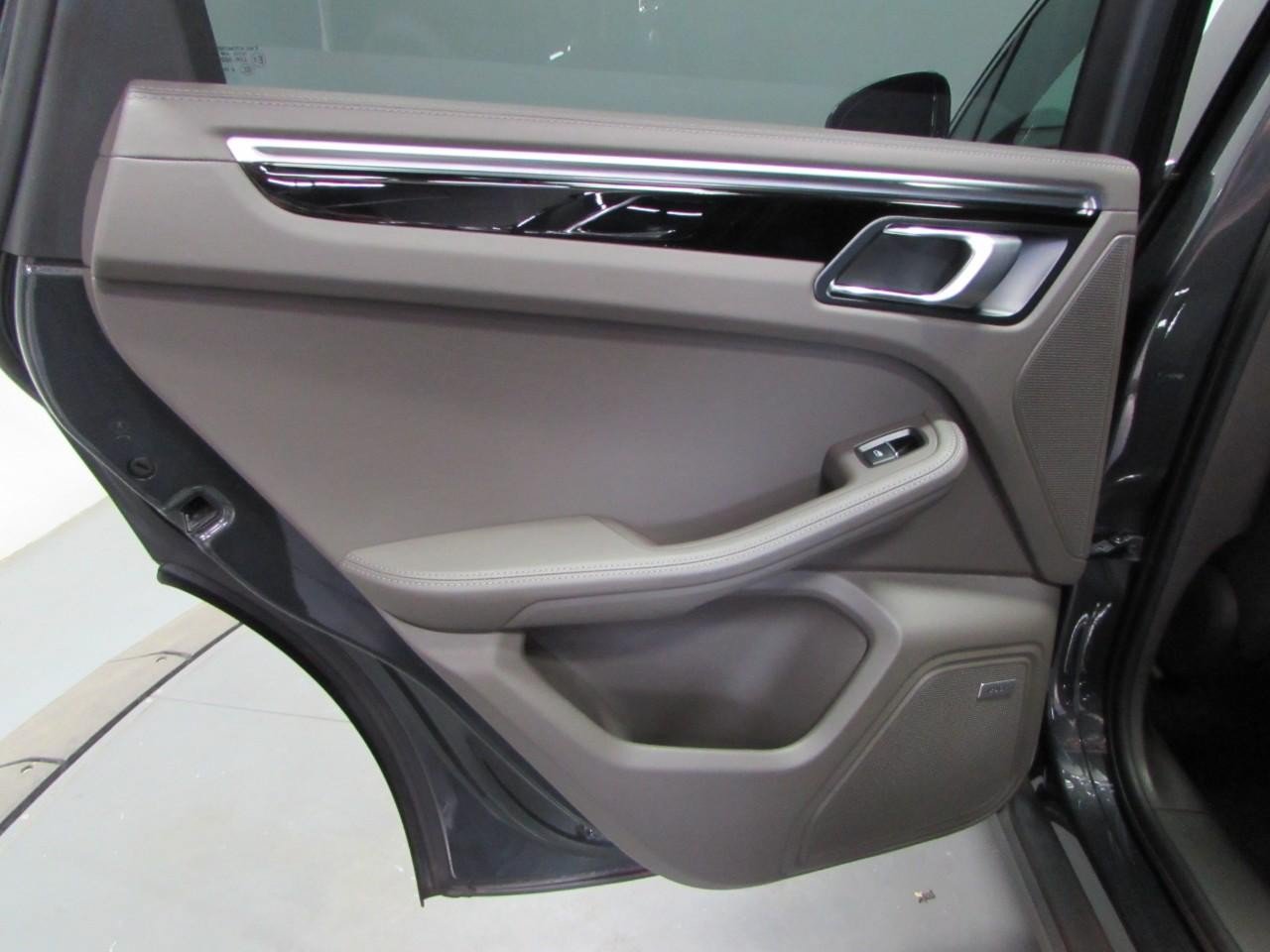 Used 2021 Porsche Macan S AWD/4WD image 14