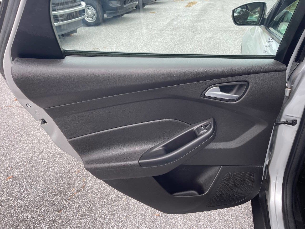 Used 2017 Ford Focus SE image 23