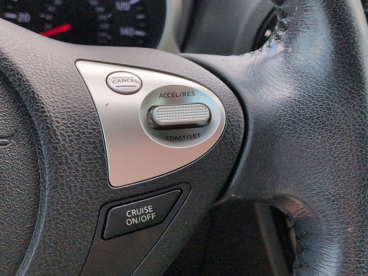Used 2015 Nissan Juke SL FWD image 26