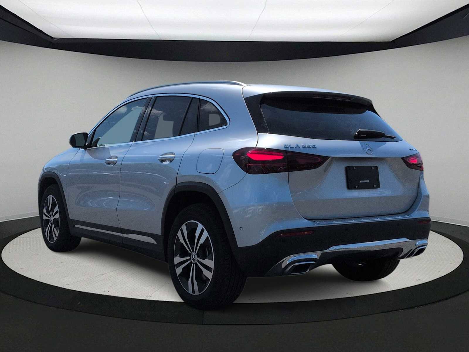 Used 2026 Mercedes-Benz GLA 250 4MATIC image 6