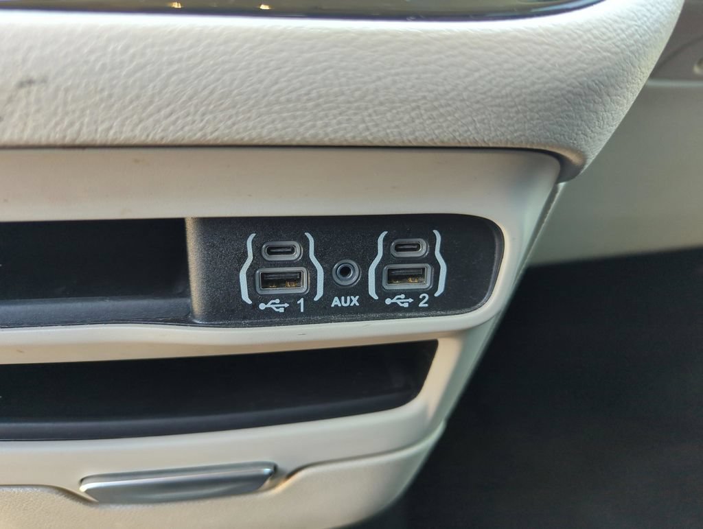 Used 2024 Chrysler Voyager LX FWD image 33