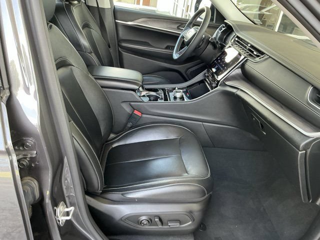 Used 2023 Jeep Grand Cherokee Limited AWD/4WD image 21