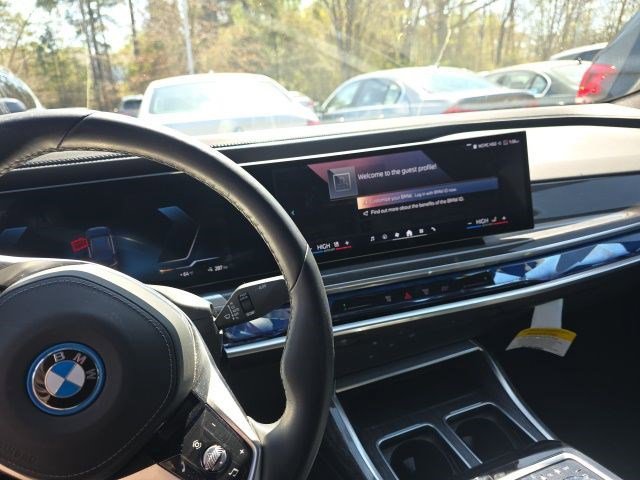 Used 2025 BMW i7 eDrive50 w/ Premium Package image 14