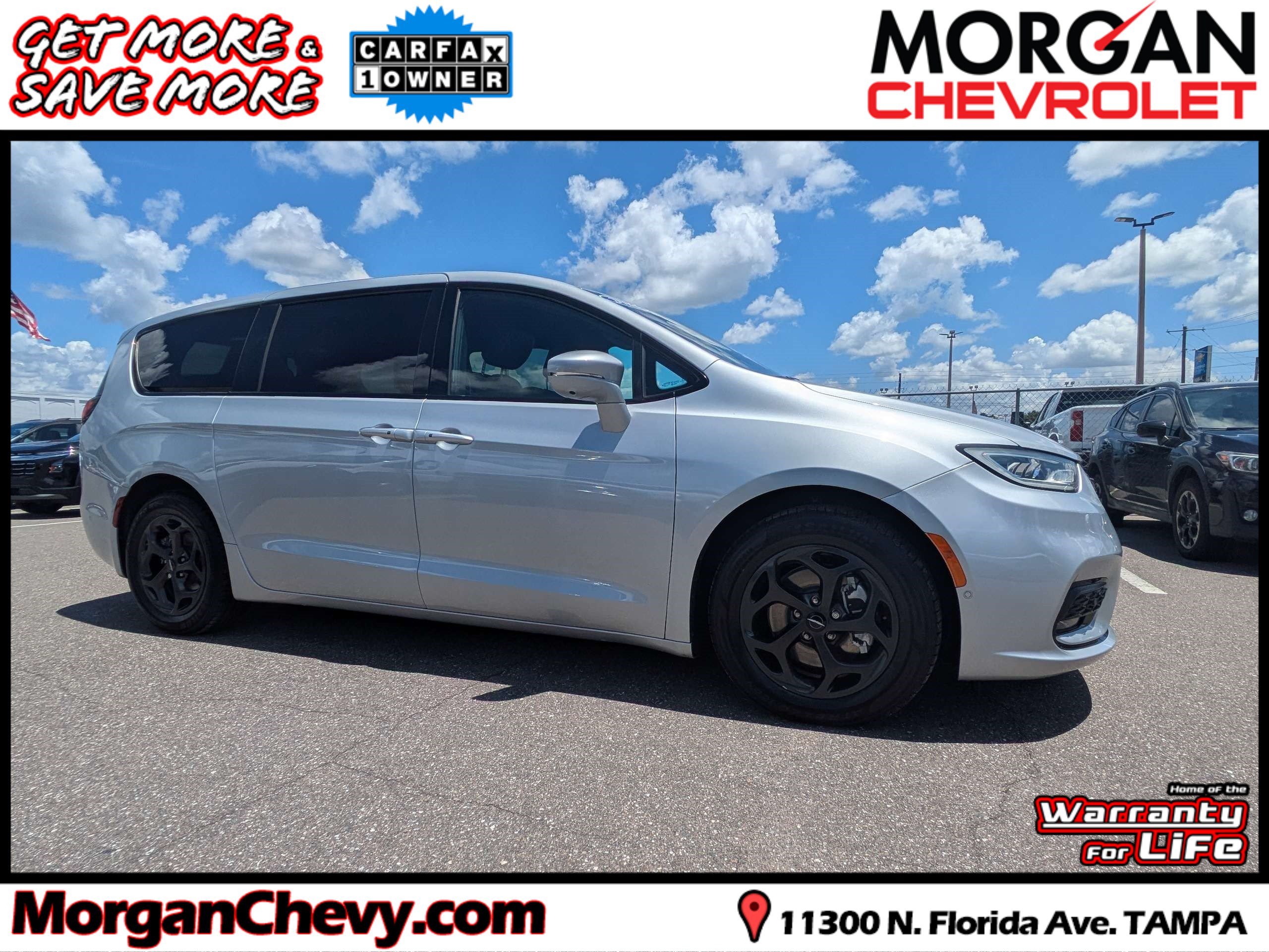 Used 2022 Chrysler Pacifica Limited w/ Uconnect Theater Family Group