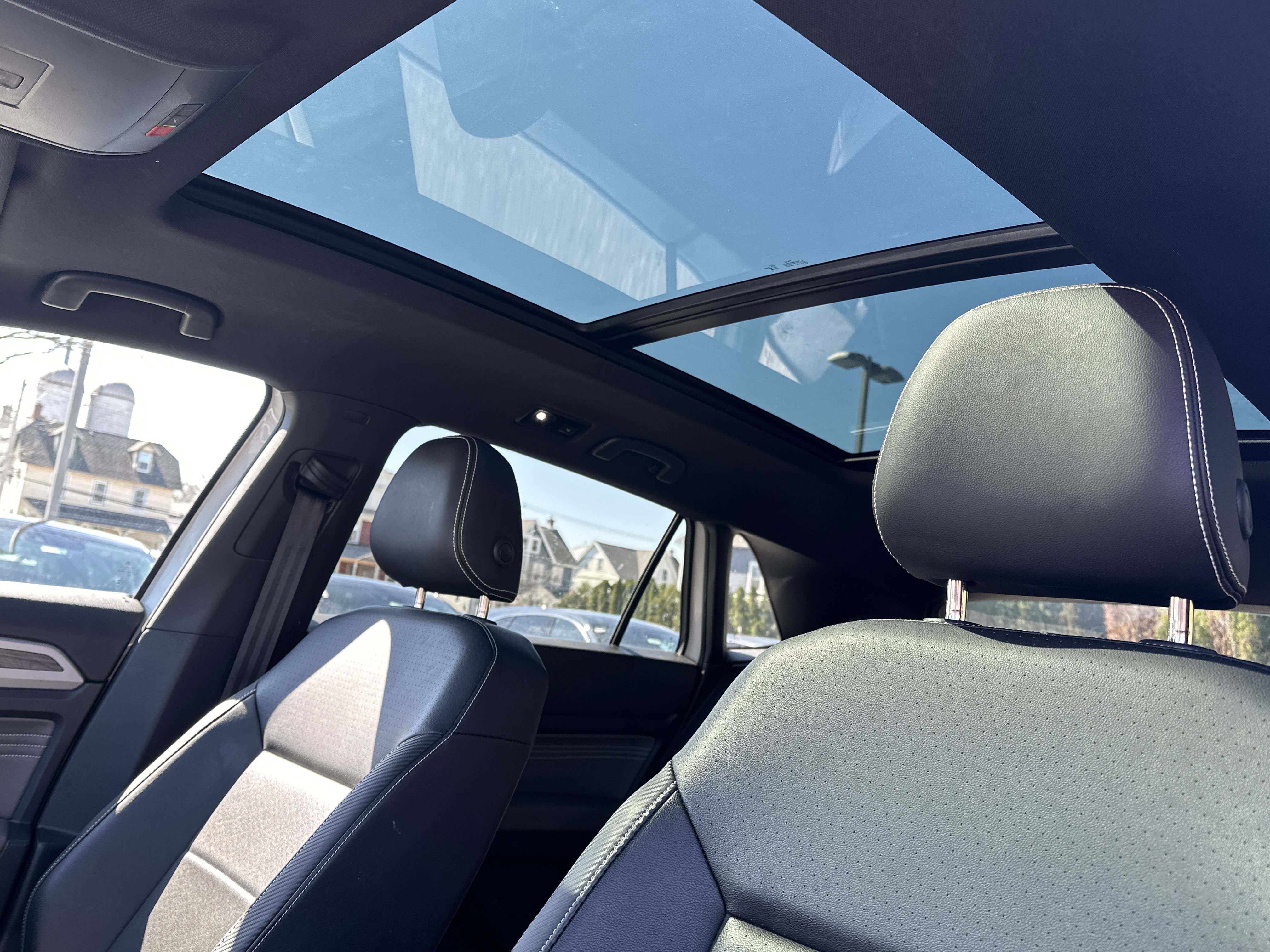 Used 2023 Volkswagen Atlas Cross Sport SE w/ Panoramic Sunroof Package image 9