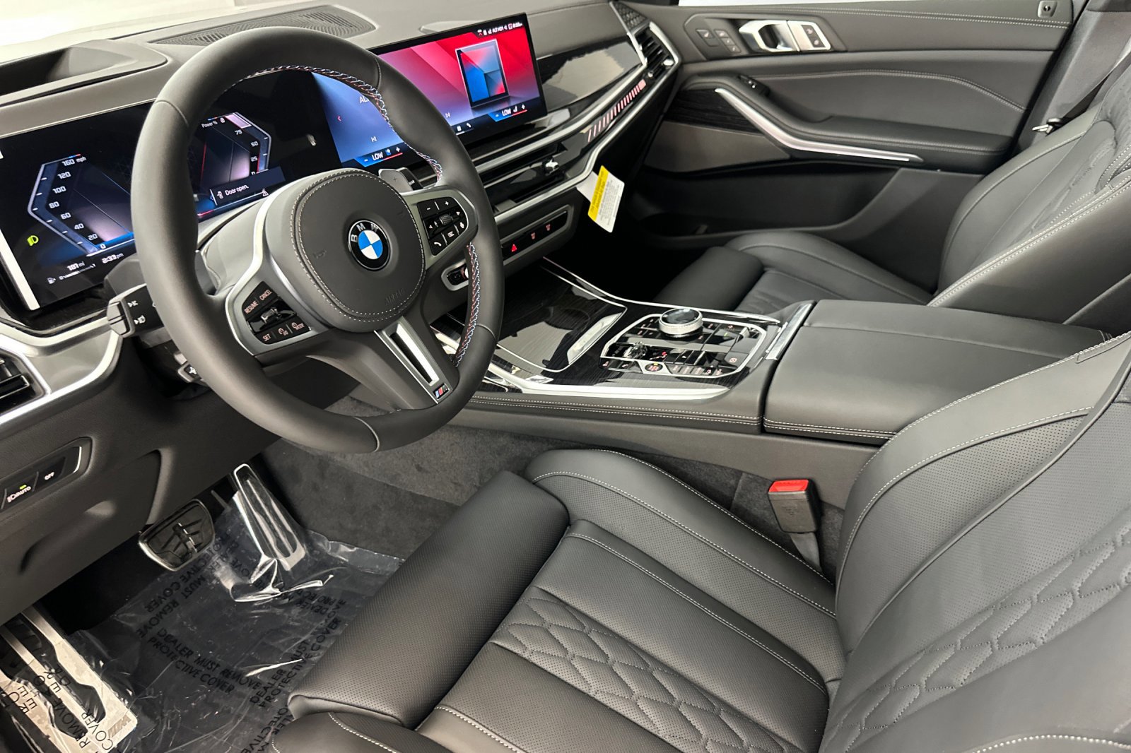 New 2026 BMW X7 M60i w/ Executive Package image 4