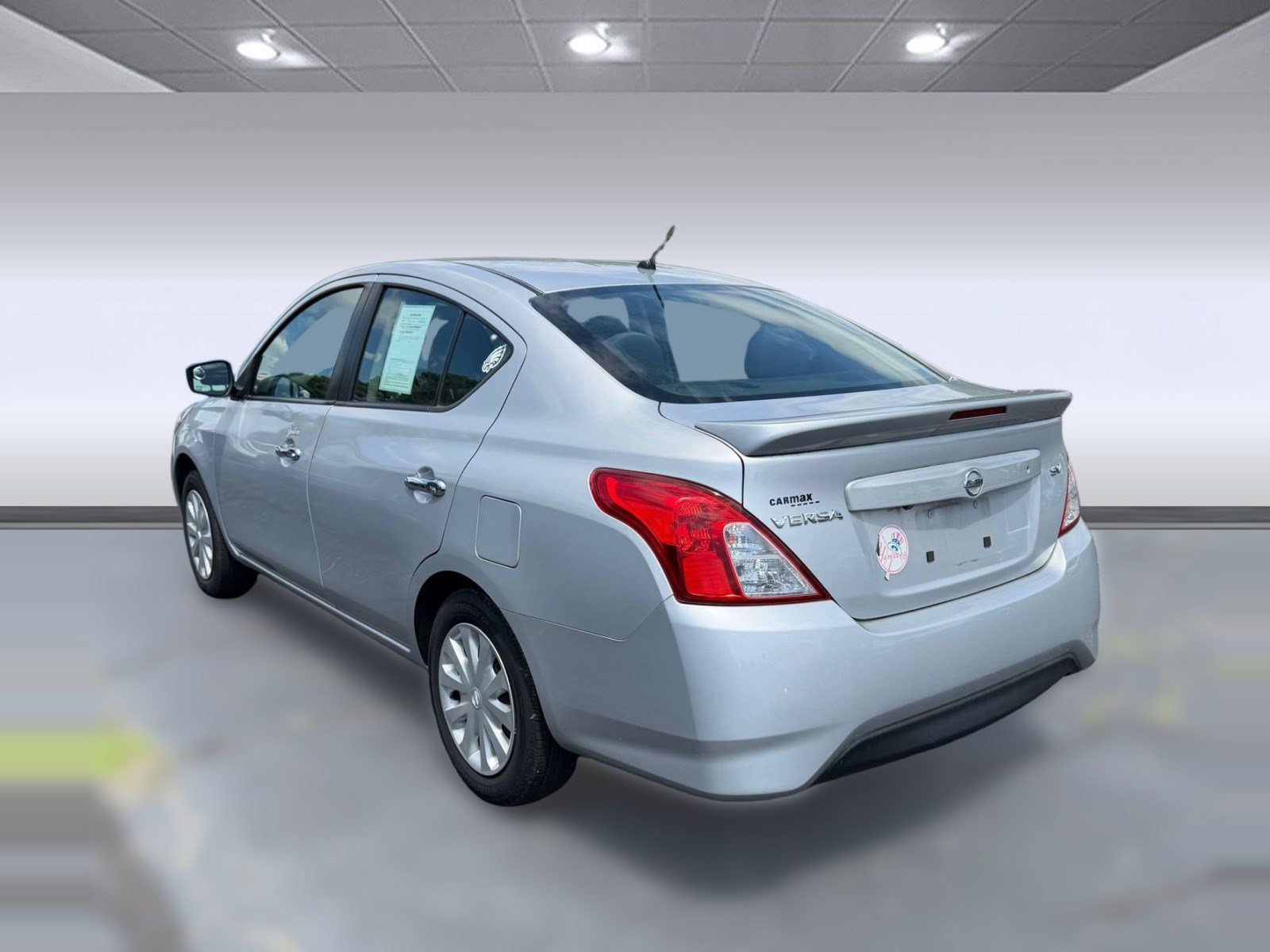 Used 2019 Nissan Versa SV FWD image 3