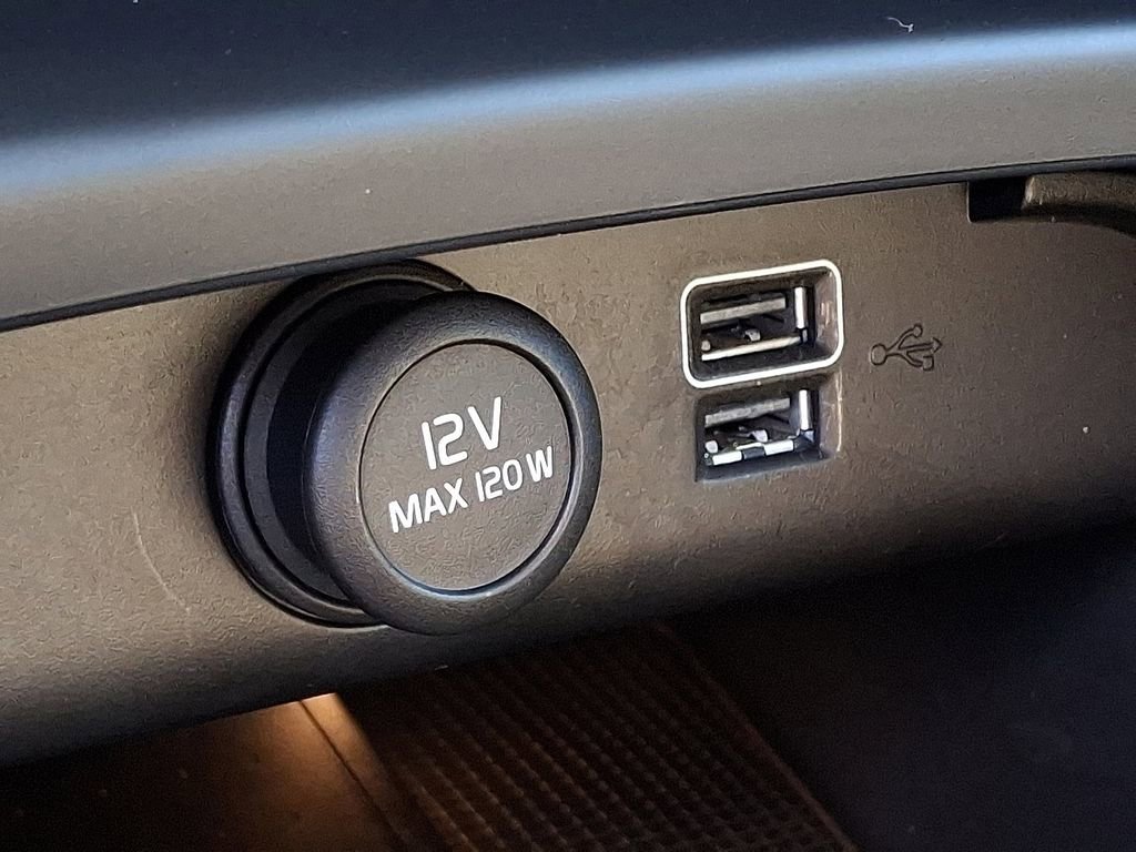 Used 2020 Volvo XC40 T5 R-Design w/ Protection Package Premier image 26