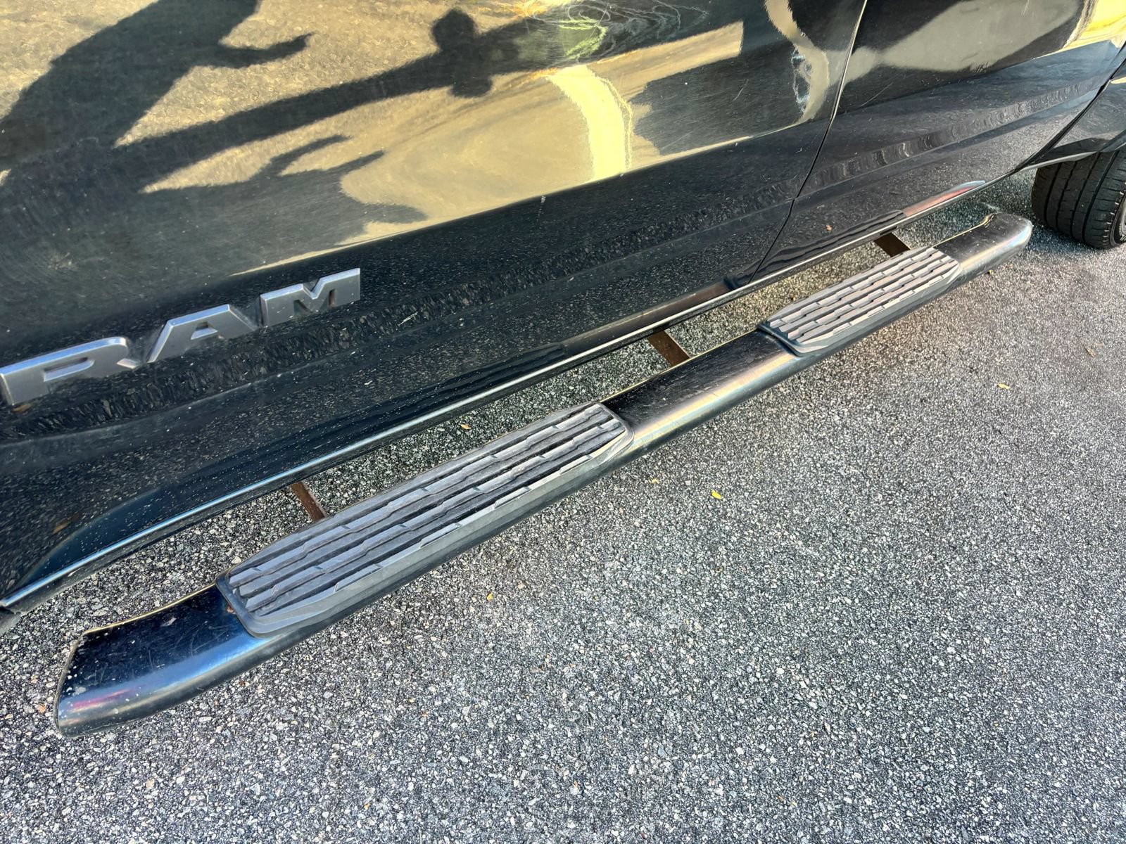 Used 2019 RAM 1500 Laramie AWD/4WD image 14