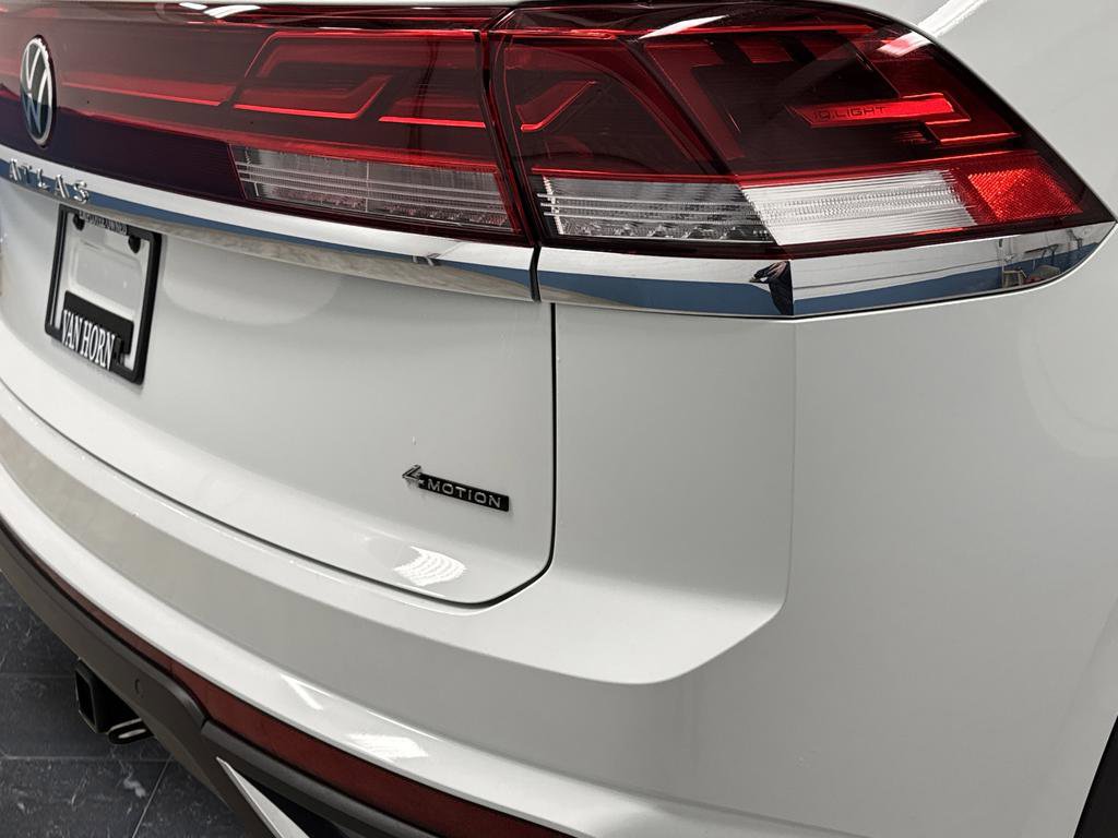 Used 2025 Volkswagen Atlas Cross Sport SE image 30
