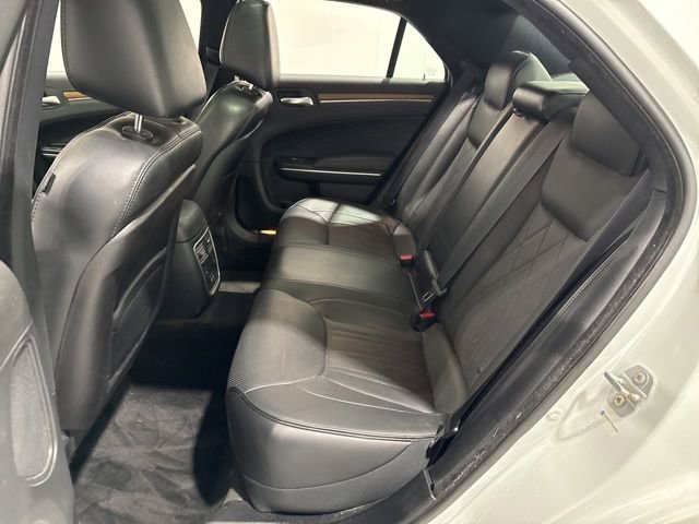 Used 2015 Chrysler 300 C Platinum w/ Harman/Kardon Audio Group AWD/4WD image 7