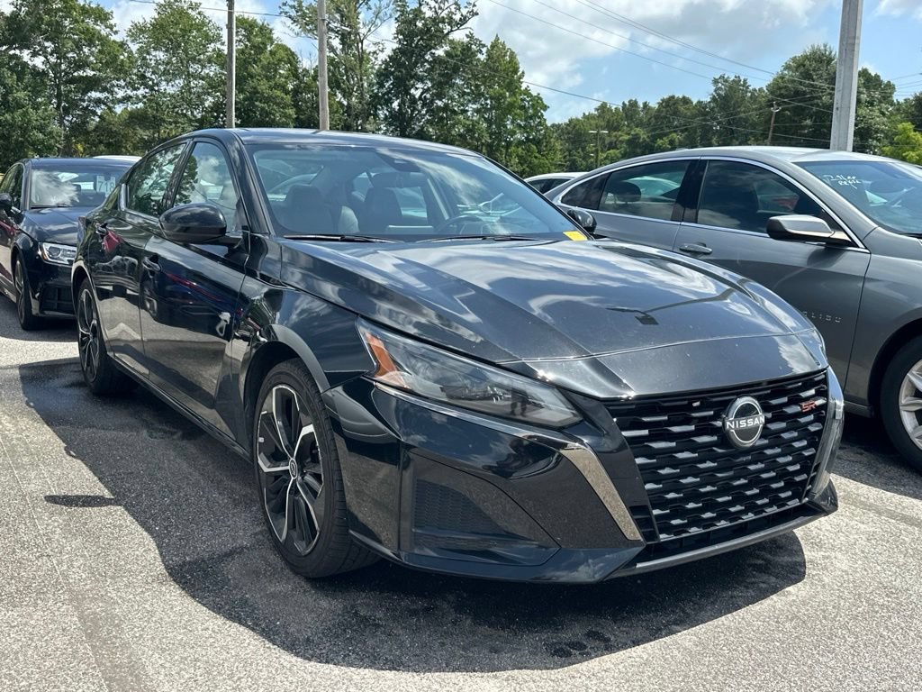 Used 2024 Nissan Altima 2.5 SR FWD image 2