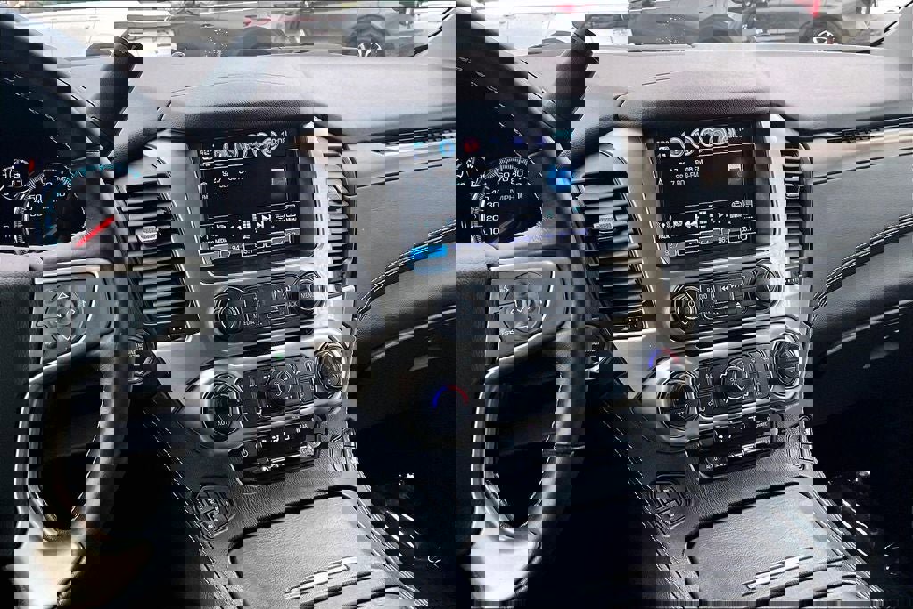 Used 2018 GMC Yukon Denali w/ Open Road Package image 5